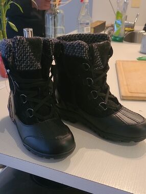 Black Lace-Up Winter Boots with Tweed Cuff